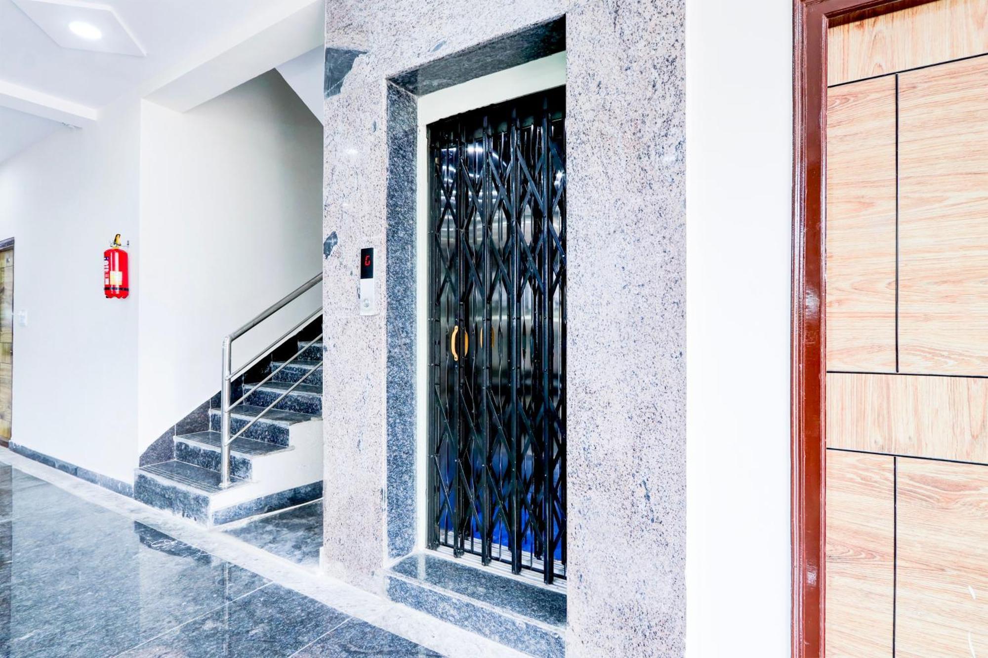 Super Hotel O Adibatla Near Tcs Ibrahimpatan Buitenkant foto
